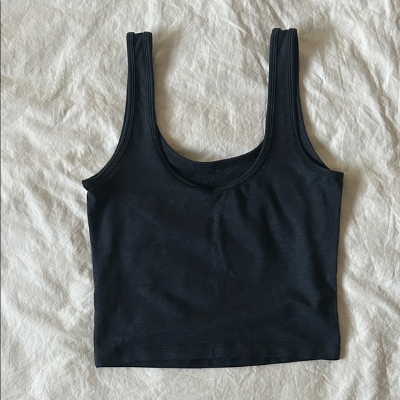 Vuori Halo Essential Tank Milkweed Heather & Midnight Heather Bundle of 2 - Picture 4 of 9